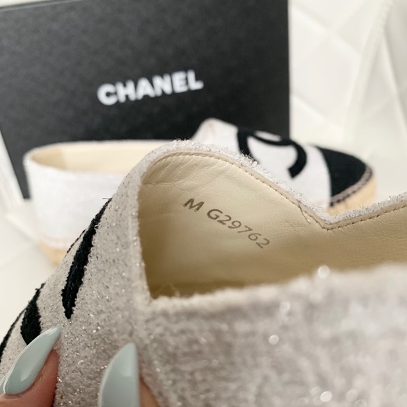 SOLD-Chanel White Black Captoe CC Logo Espadrilles - Picture 6 of 7